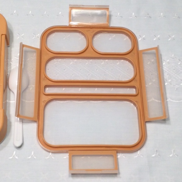 Plus Point Plastic Compartment Tray w/ Five Compartments/One is for Spork - Picture 4 of 7